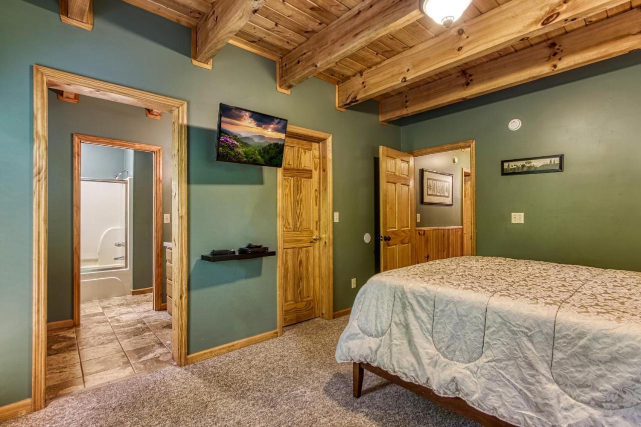 Mountain Lake Lodge, Hot Tub, Theater Room, 1089 Free Tickets Each Paid Day, Dollywood And More Sevierville Exterior photo